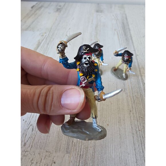 Lemax blackbeards ghost pirate Halloween people swords skeleton accessory fighti - Picture 3 of 5